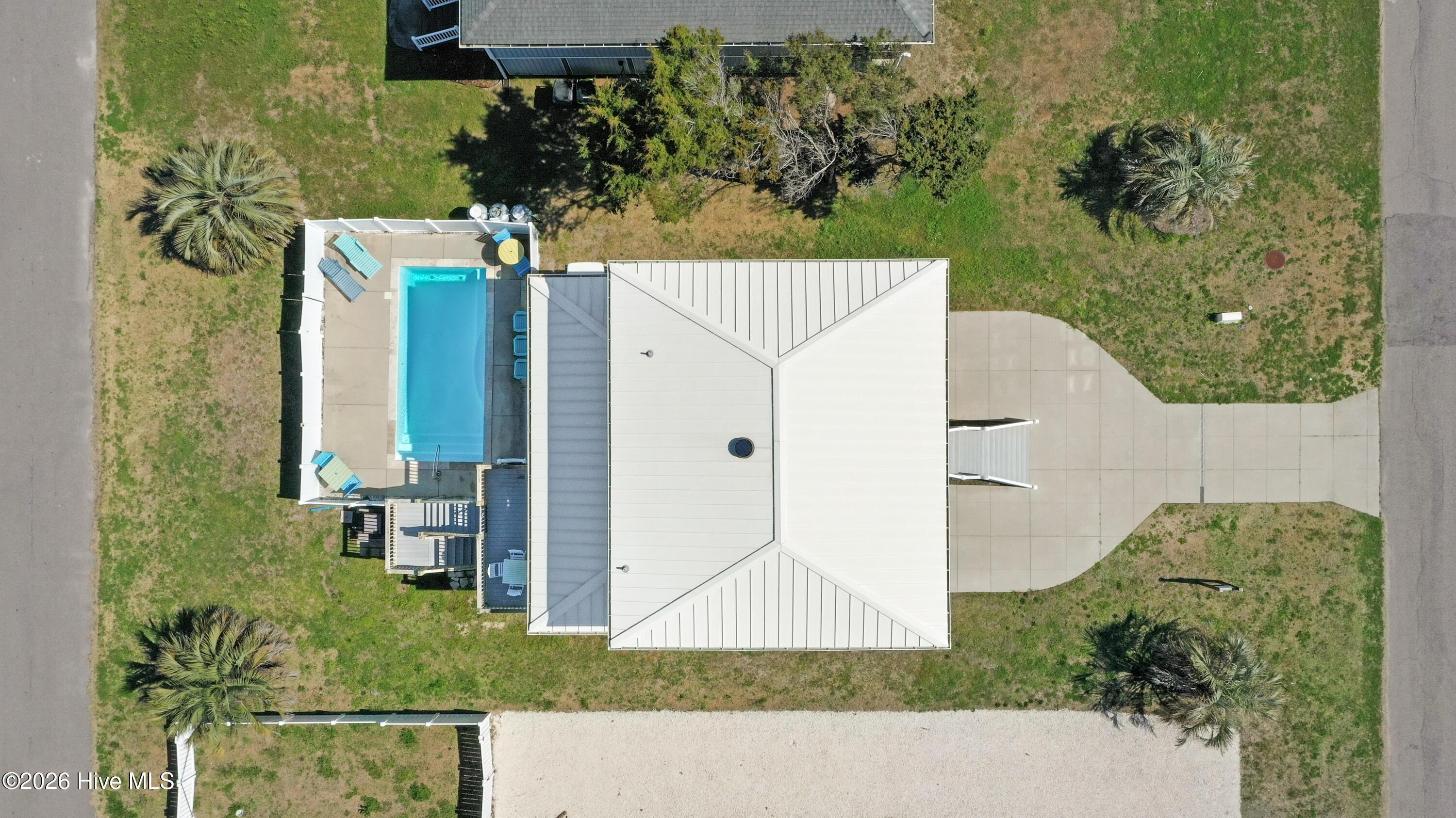 Image 3: 1018WestDolphinDriveDrone-3