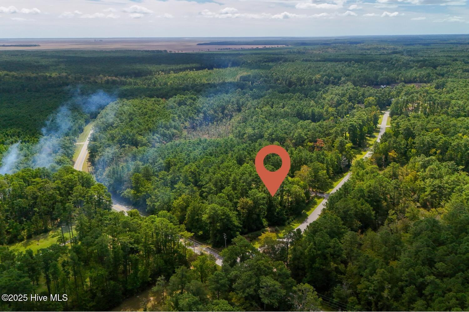 Image 4: 2.5 acre corner lot in Beaufort