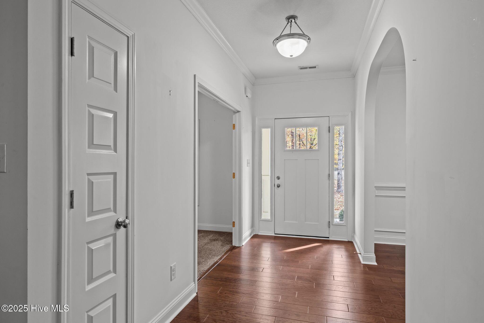 Image 4: Foyer & Entry