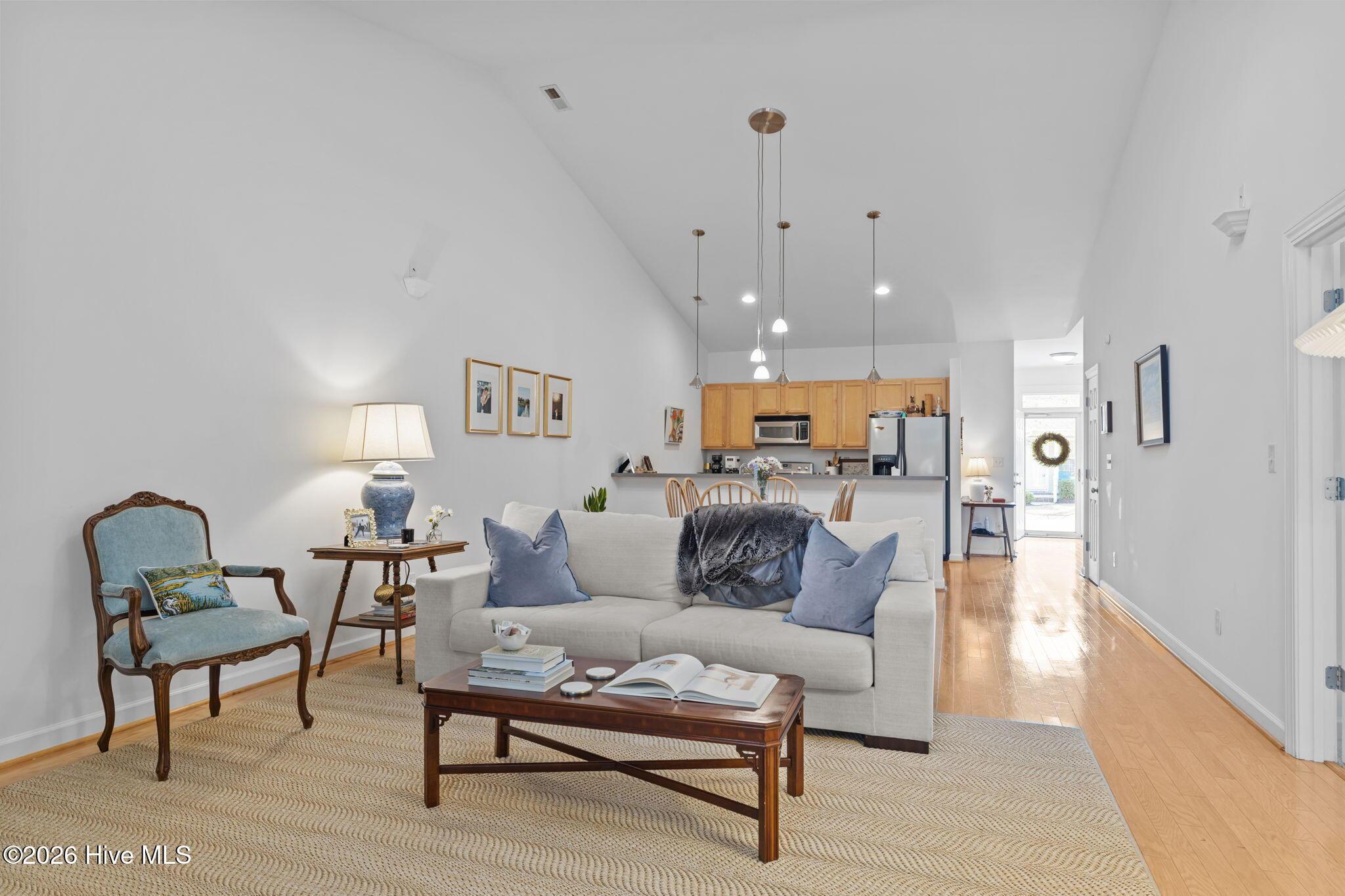 Image 4: Greatroom to kitchen