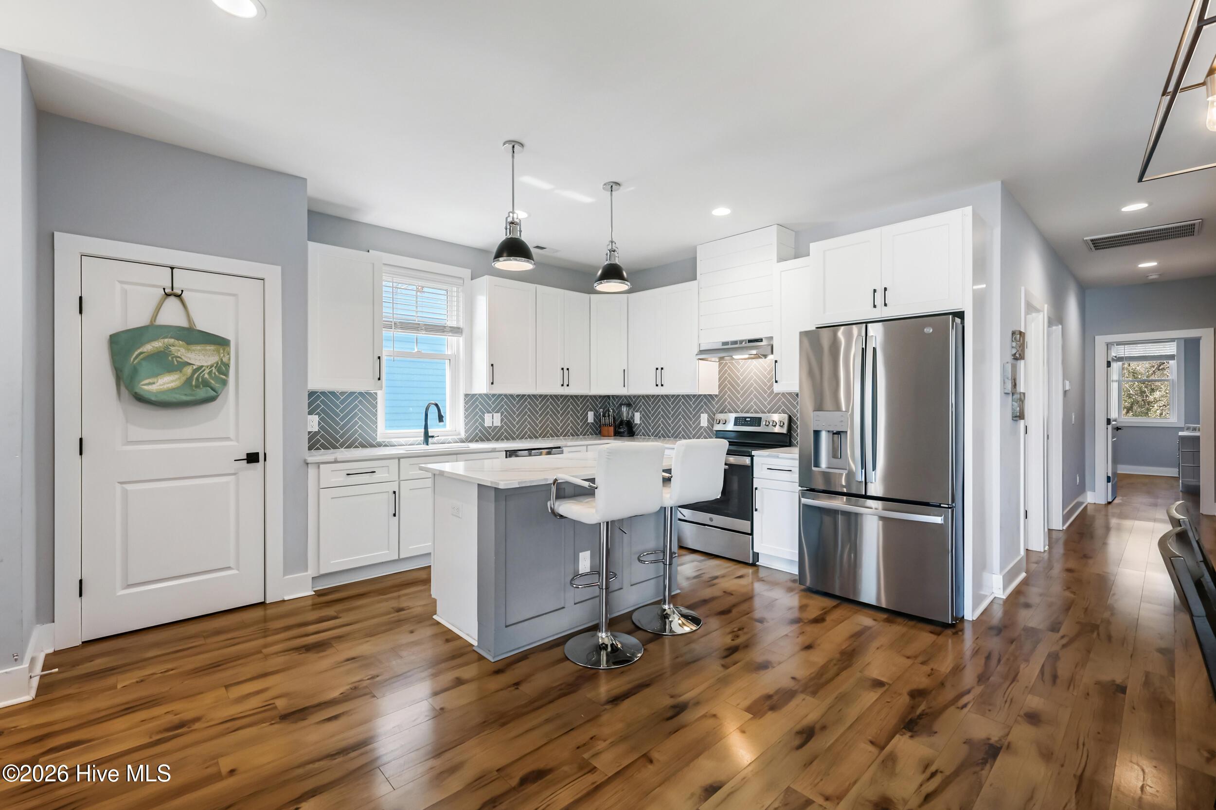 Image 3: Kitchen