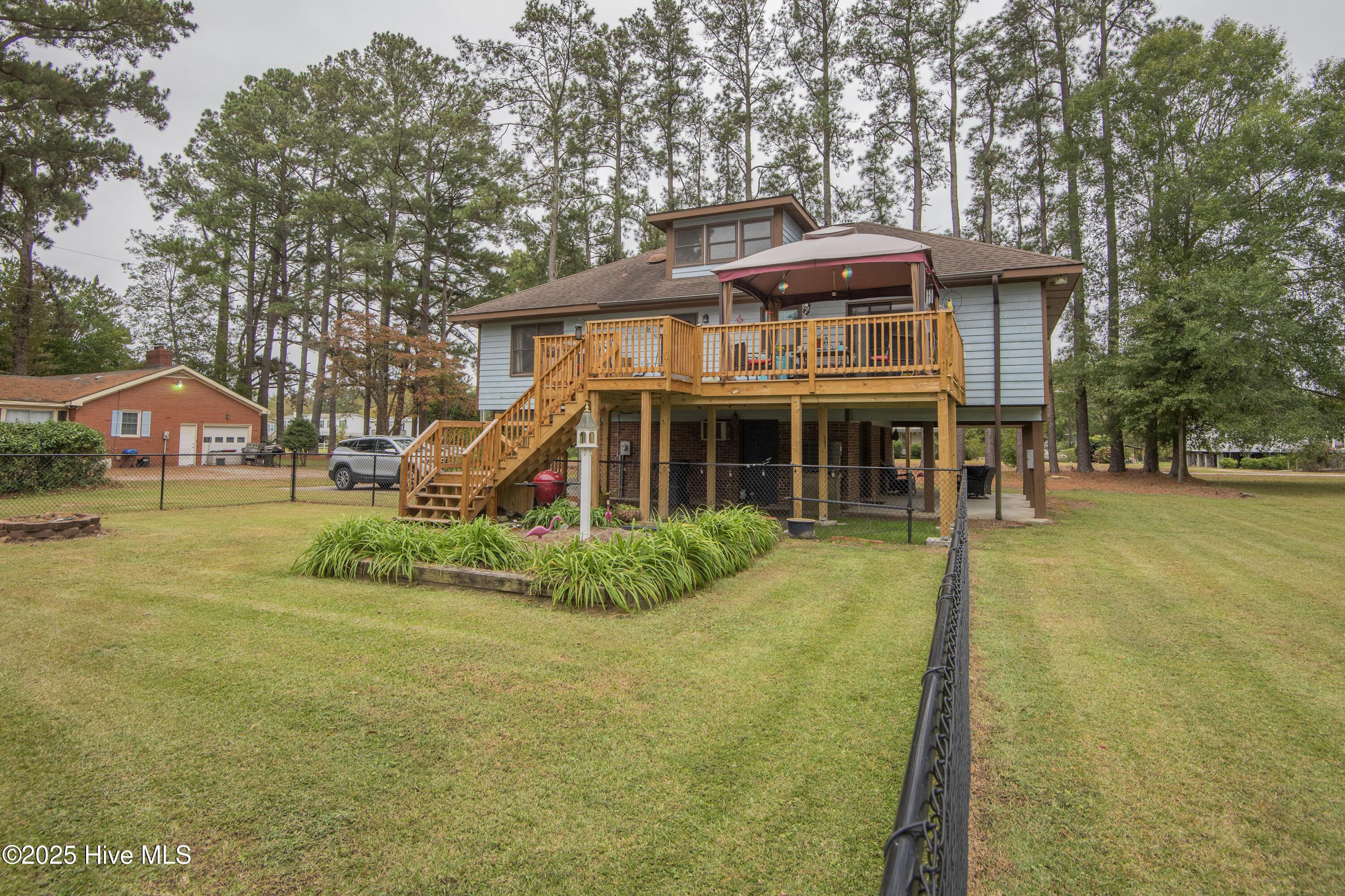 Image 3: 17-fairwinds-dr-3302