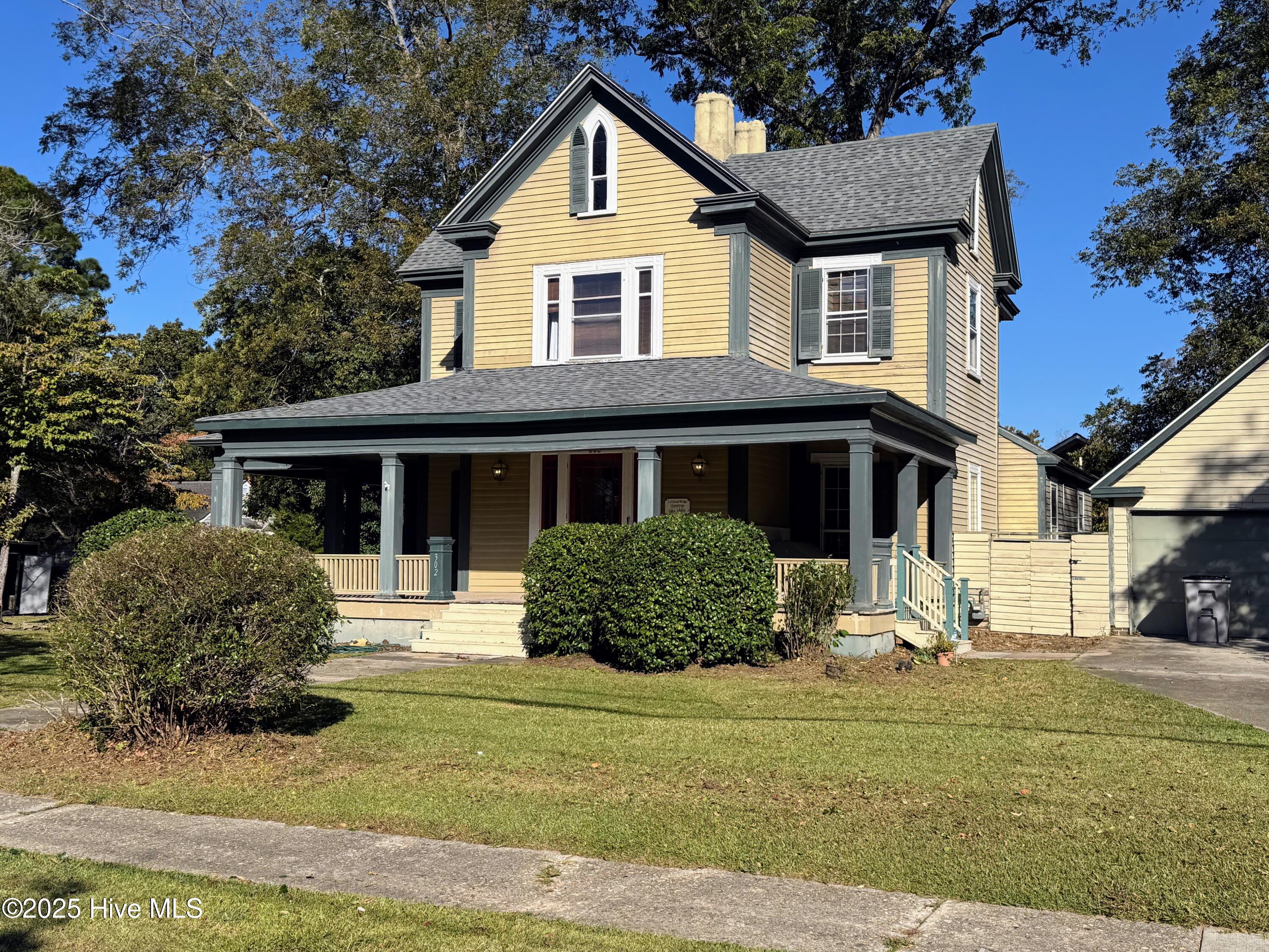 Image 3: Garage Side View