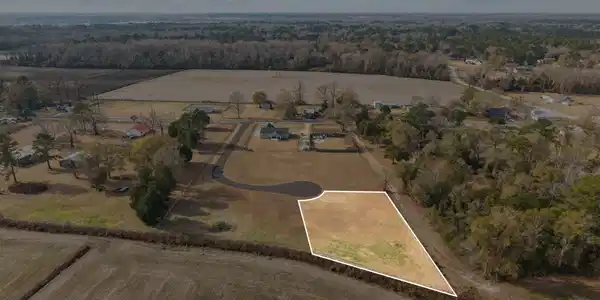 102 Farmview Drive