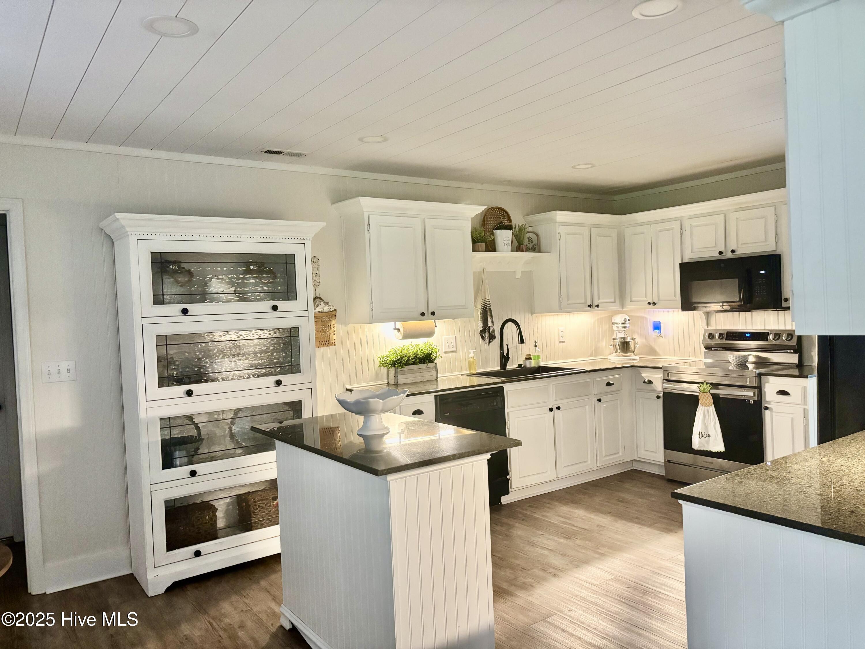 Image 2: Photo Aug 06 2025, 1 14 48 PM