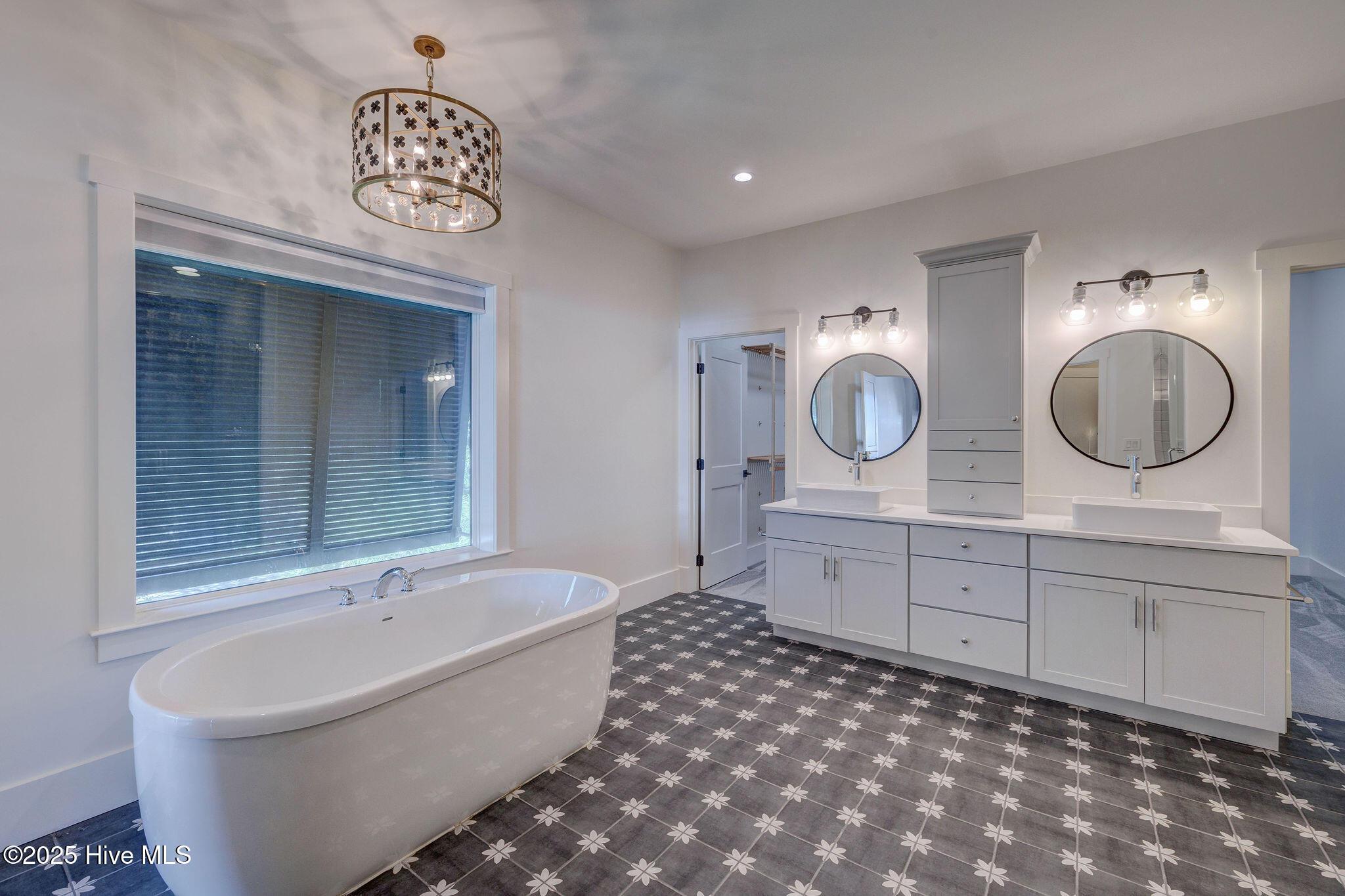 Image 1: 476AndrewsRoad-39