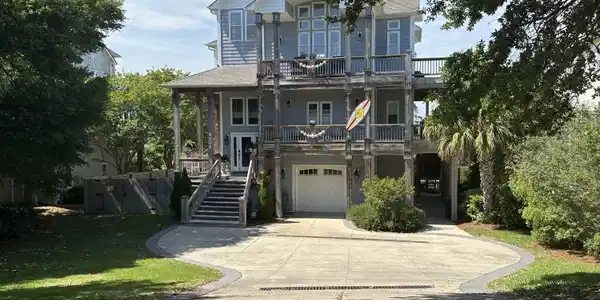 Image 2: 4204 Emerald Drive