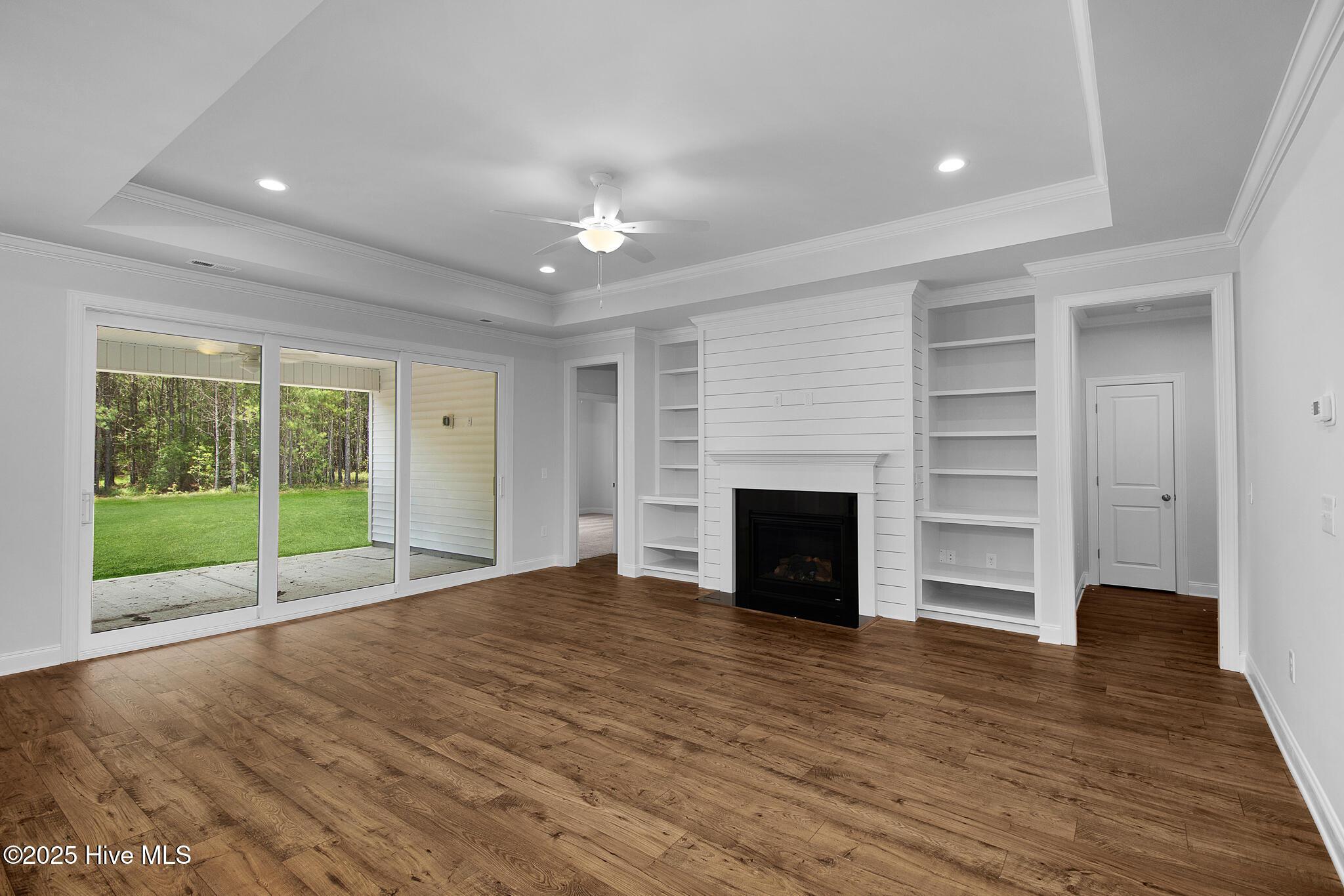 Image 3: Similar Construction Living Room