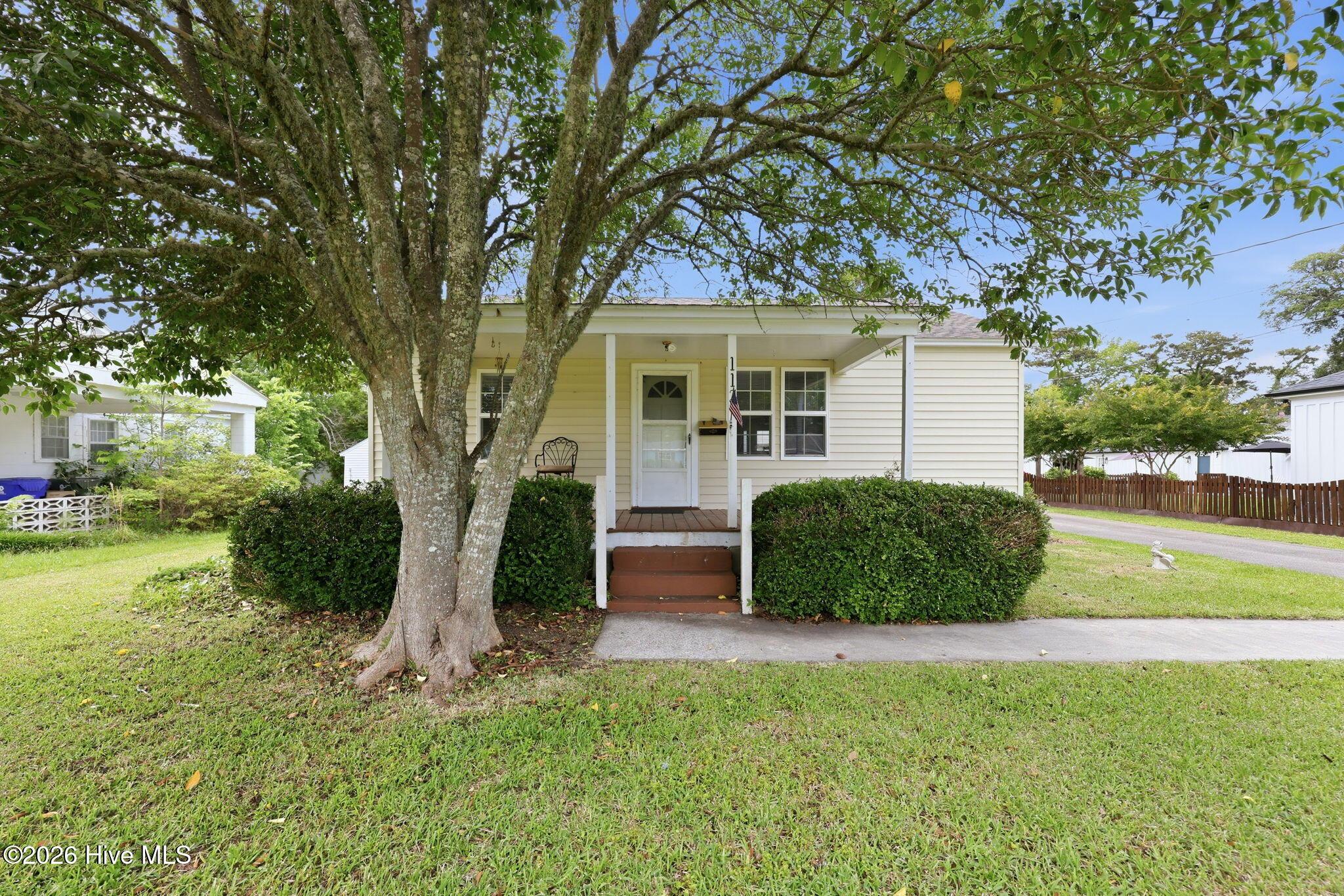 Image 2: 1-web-or-mls-113 Circle Dr 001