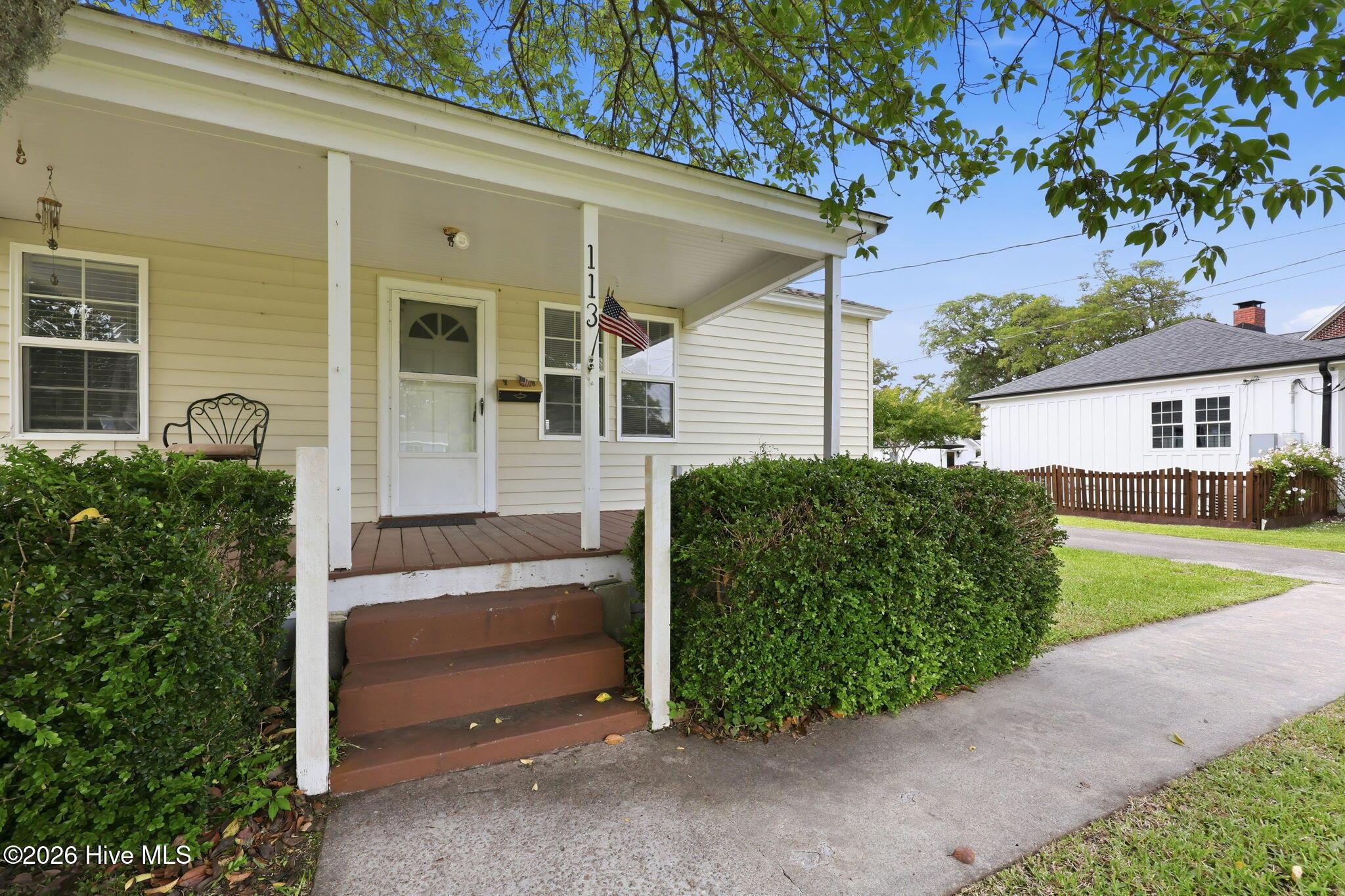 Image 3: 3-web-or-mls-113 Circle Dr 003