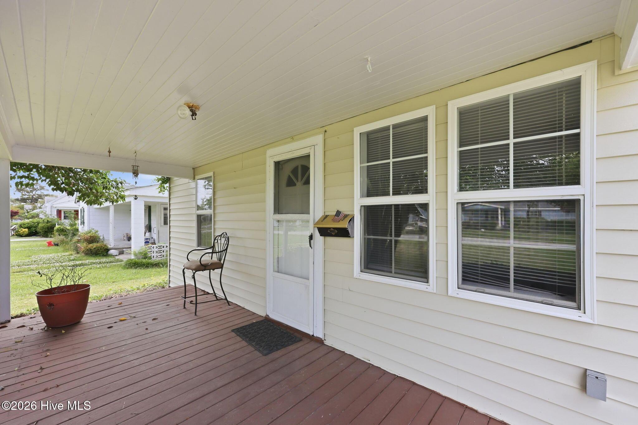 Image 4: 4-web-or-mls-113 Circle Dr 004-Edited