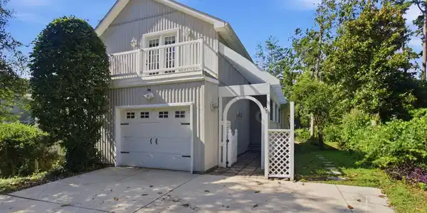 209 E Palmer Drive