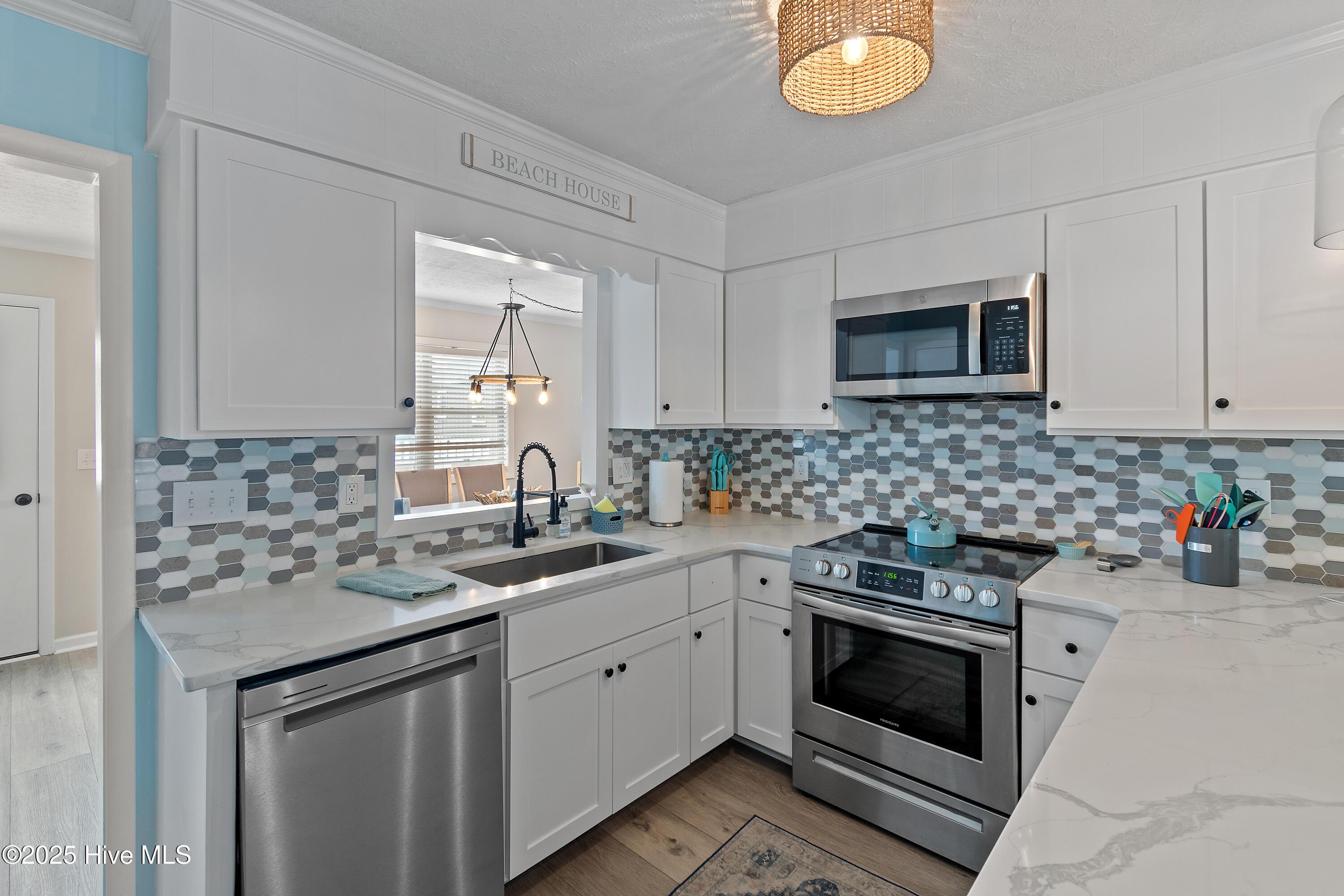 Image 3: 41233rdSt - 34_edited