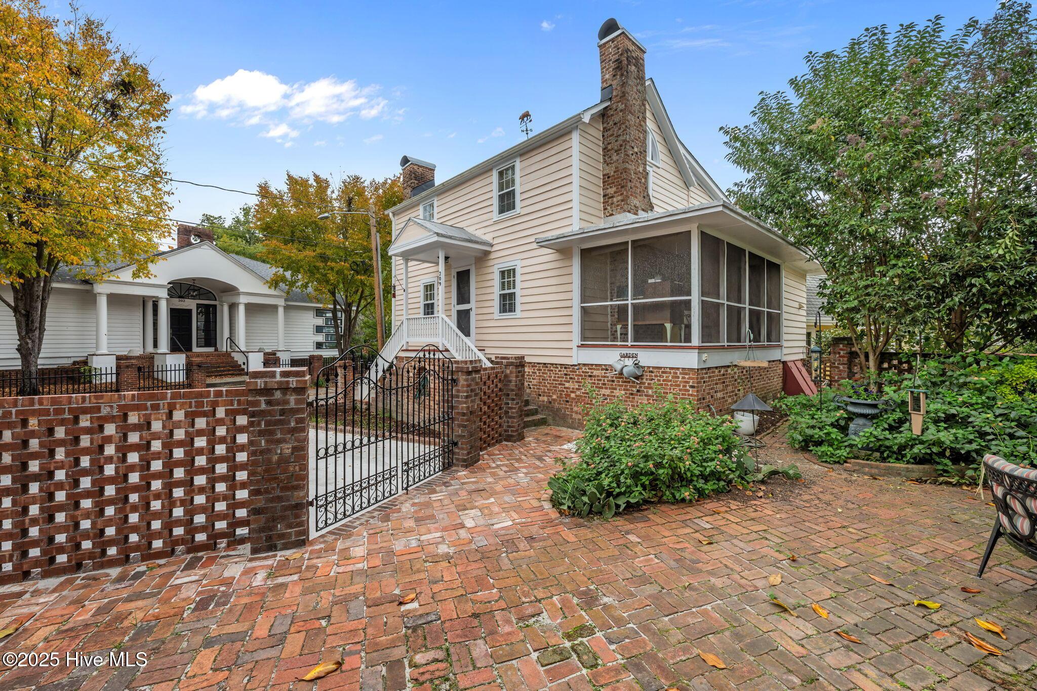 Image 3: 121-web-or-mls-DSC_7255