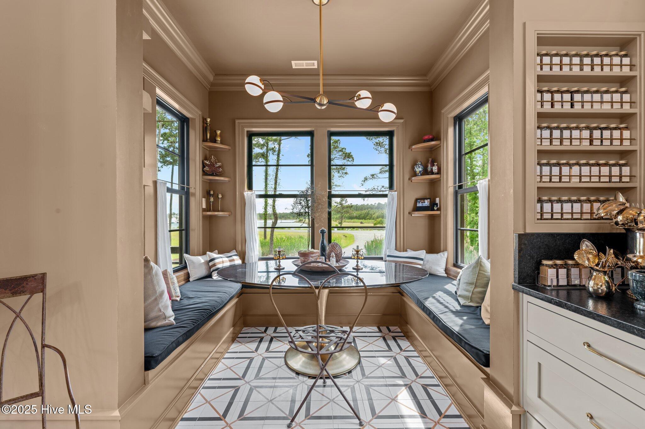 Image 4: 628 E Harborside Rd