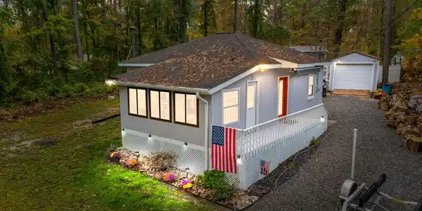 588 River Road