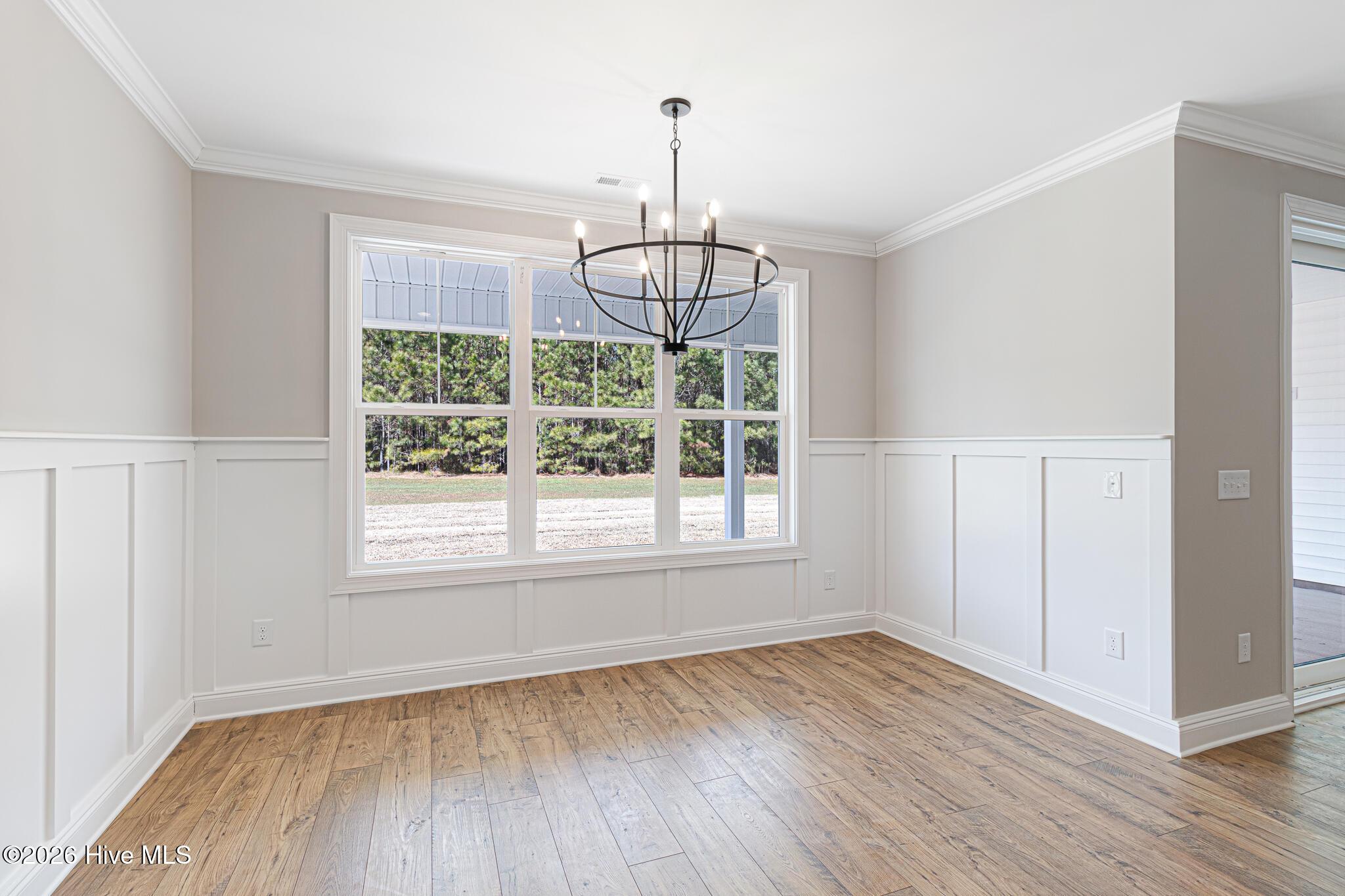 Image 3: Dining Area