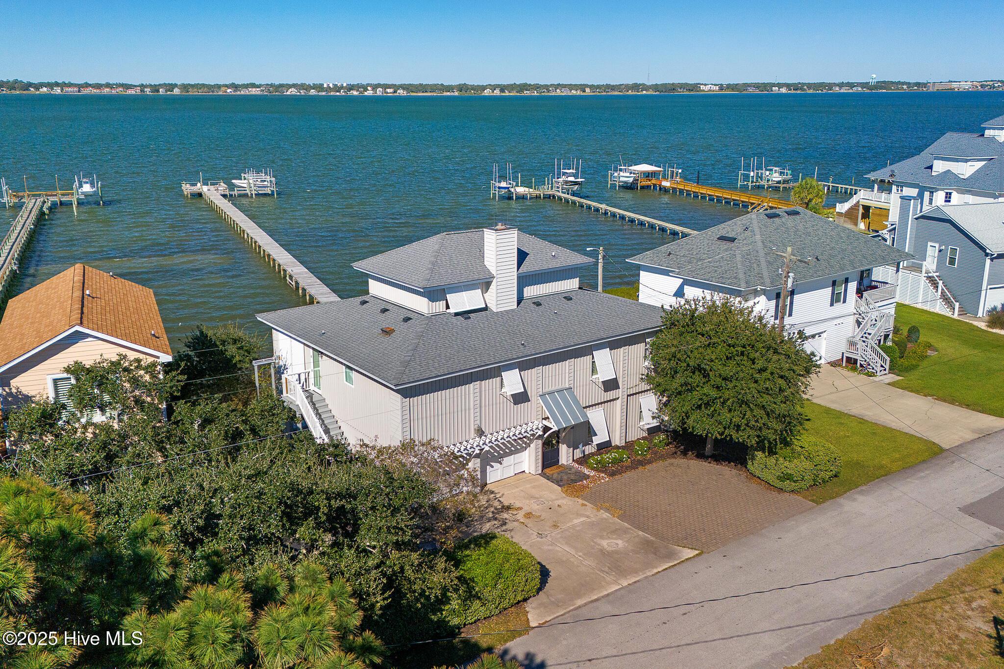 Image 1: Soundfront Home