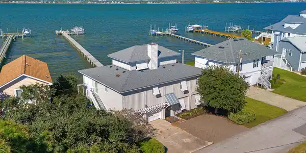 204 Shoreline Drive