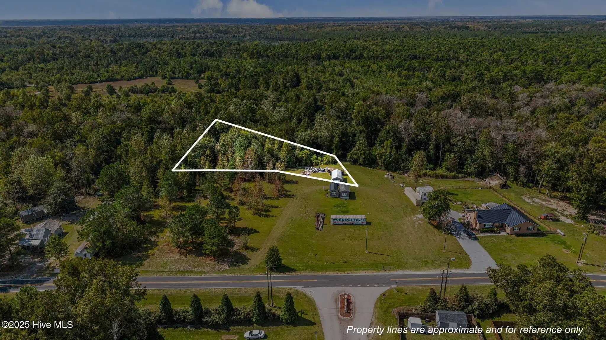 Image 1: 104 tyson ct
