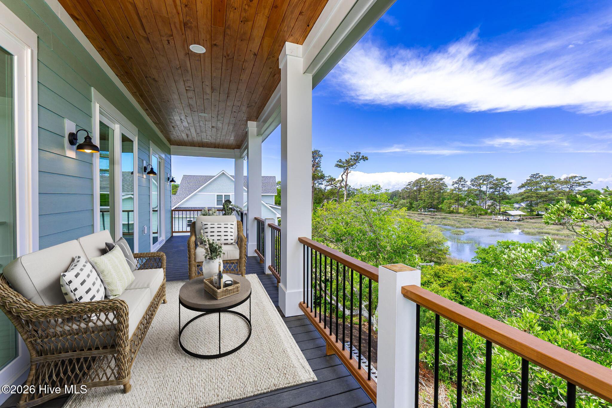 Image 3: Third Floor Covered Porch