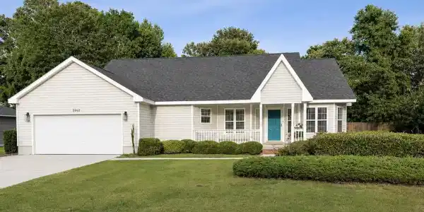2002 Joslyn Drive