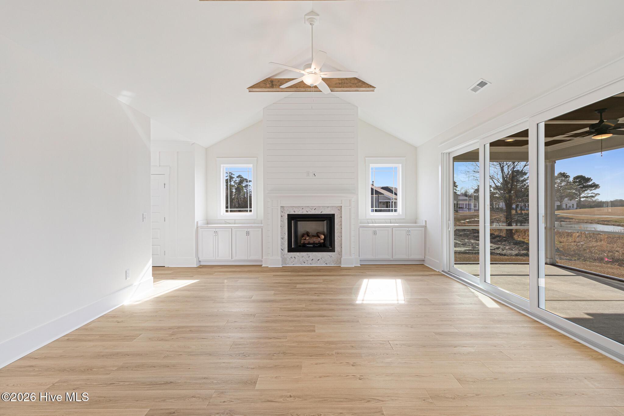 Image 3: Open Concept Kitchen/Living/Dining