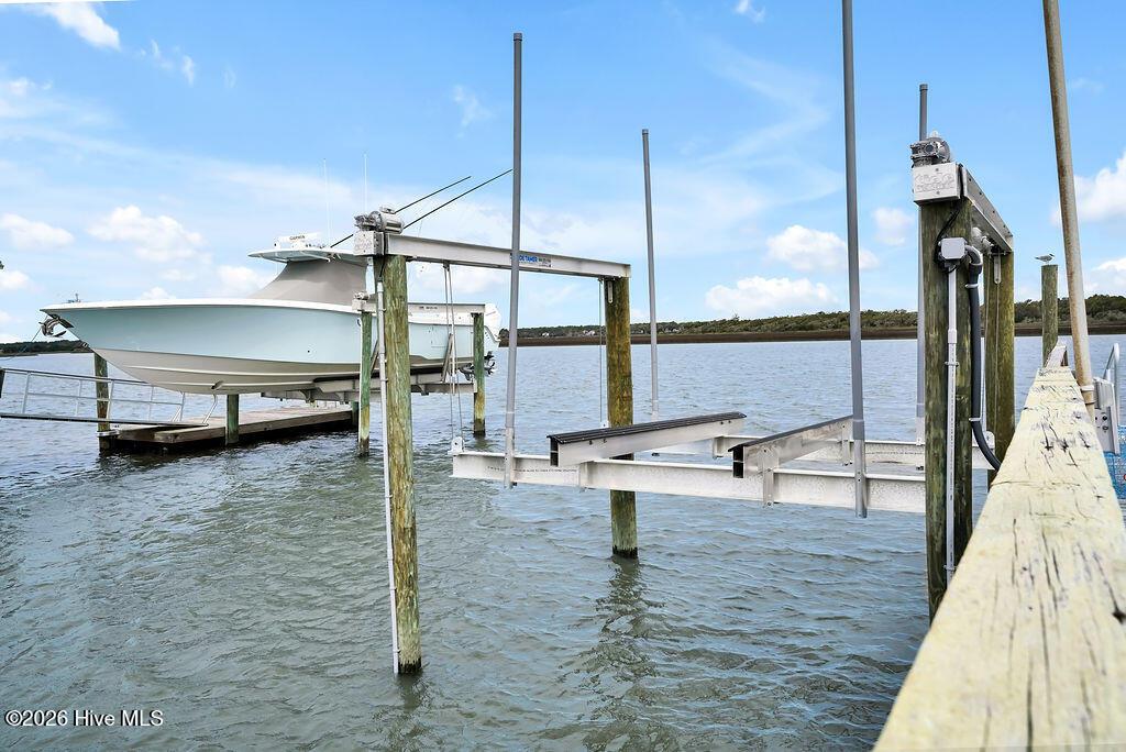 Image 3: 6008WestBeachDrive-32