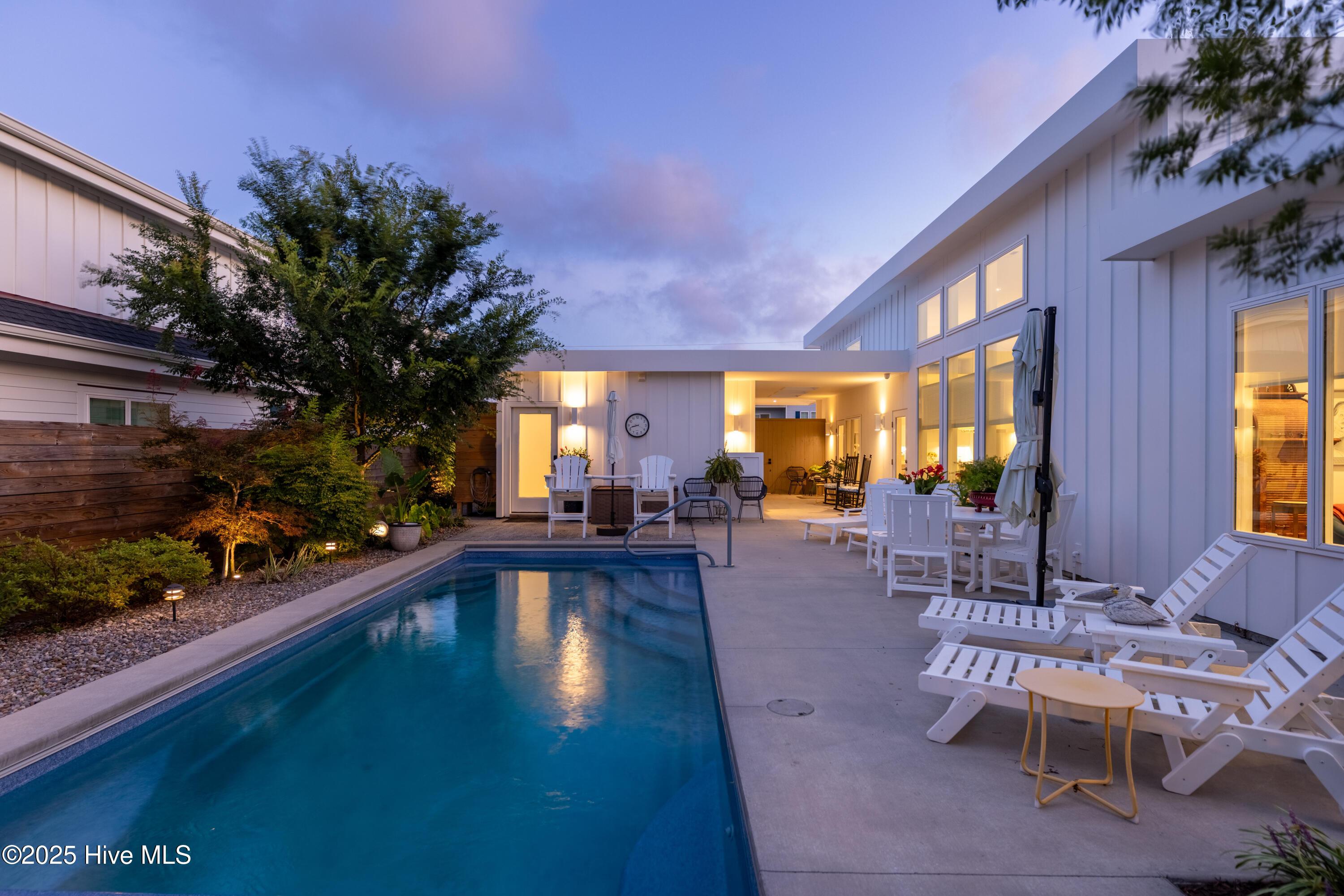 Image 2: 004_608_raleigh_avenue1_750