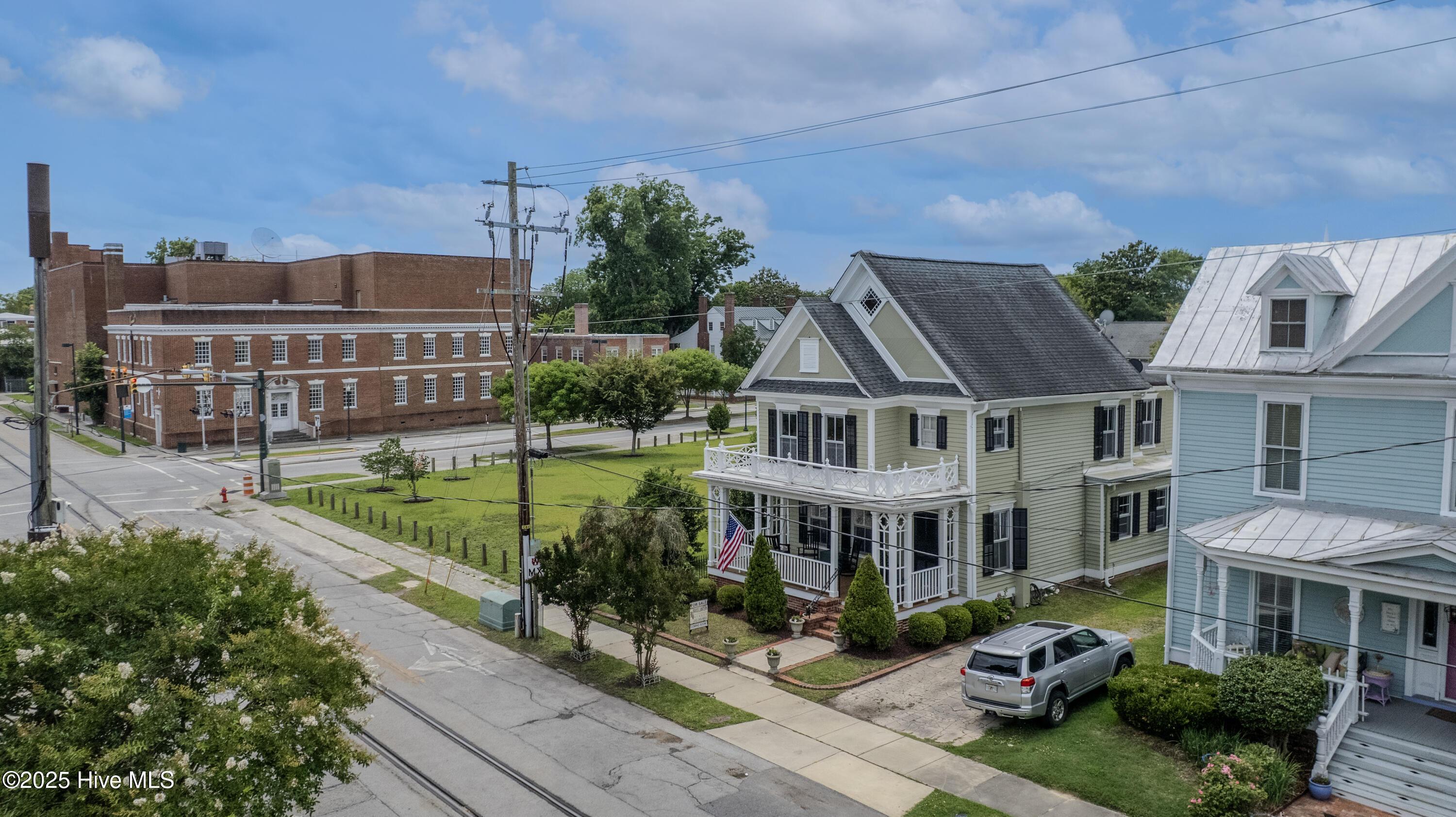 Image 2: 405 Hancock st _ Drone (2 of 16)