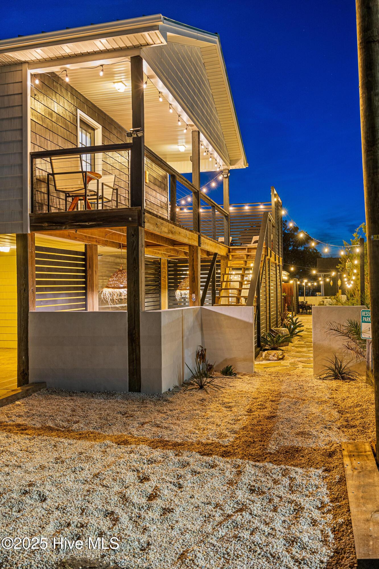 Image 2: 055_055_135_north_3rd_avenue_twilight-6_