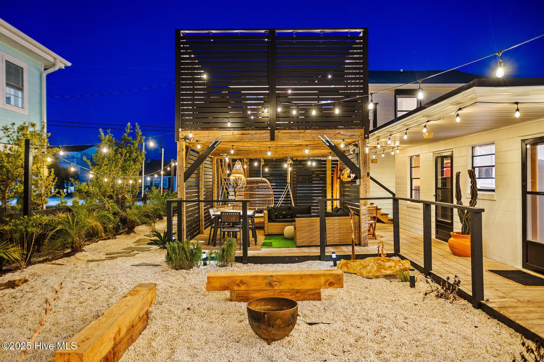 Image 3: 053_053_135_north_3rd_avenue_twilight-4_