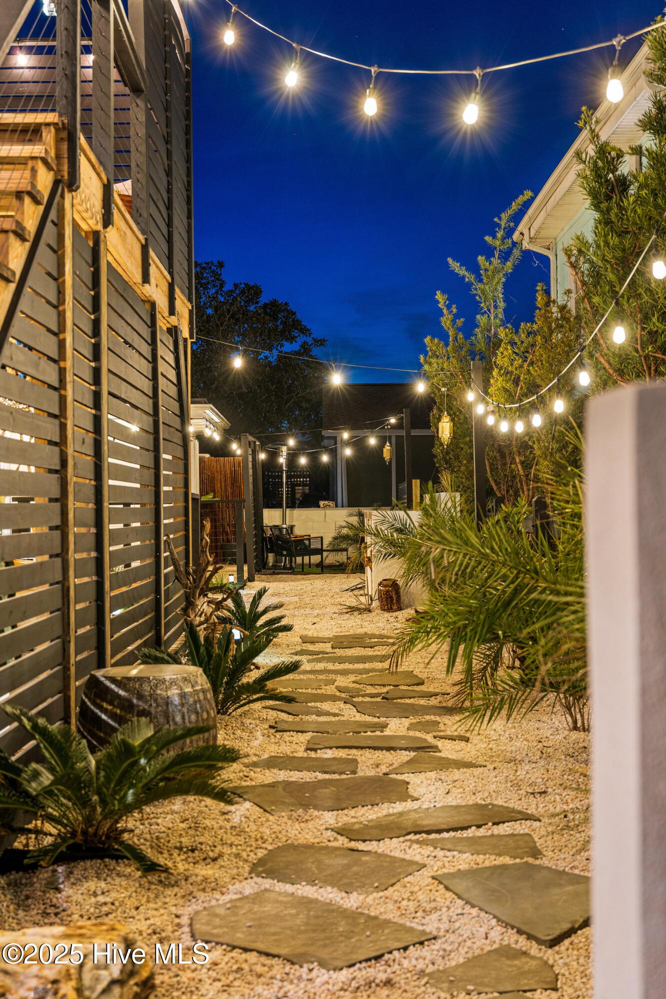 Image 4: 002_002_135_north_3rd_avenue_twilight-2_