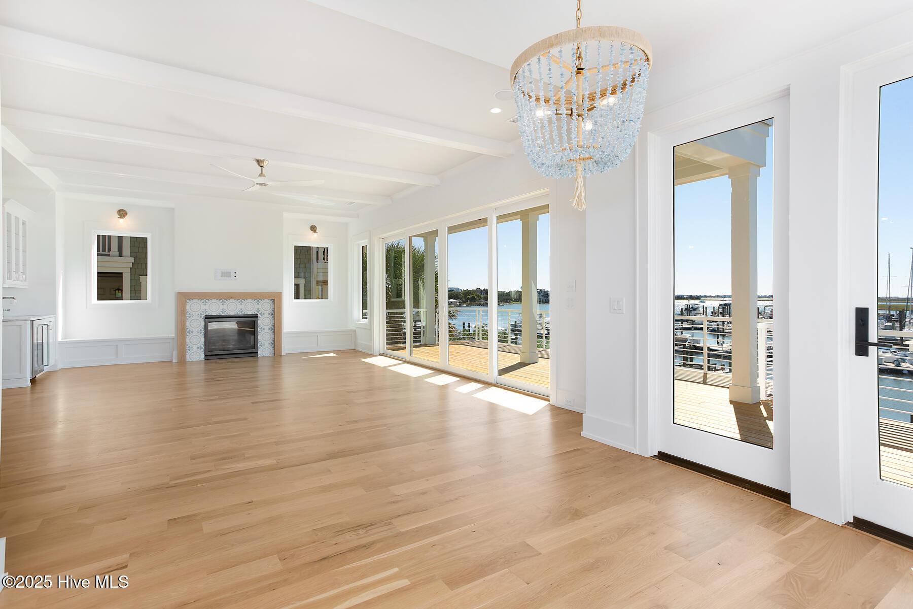 Image 2: livingroom 2