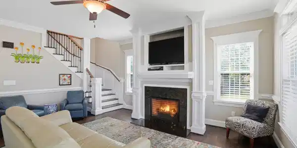 Image 4: 33_410_A_St-Living_room-fire