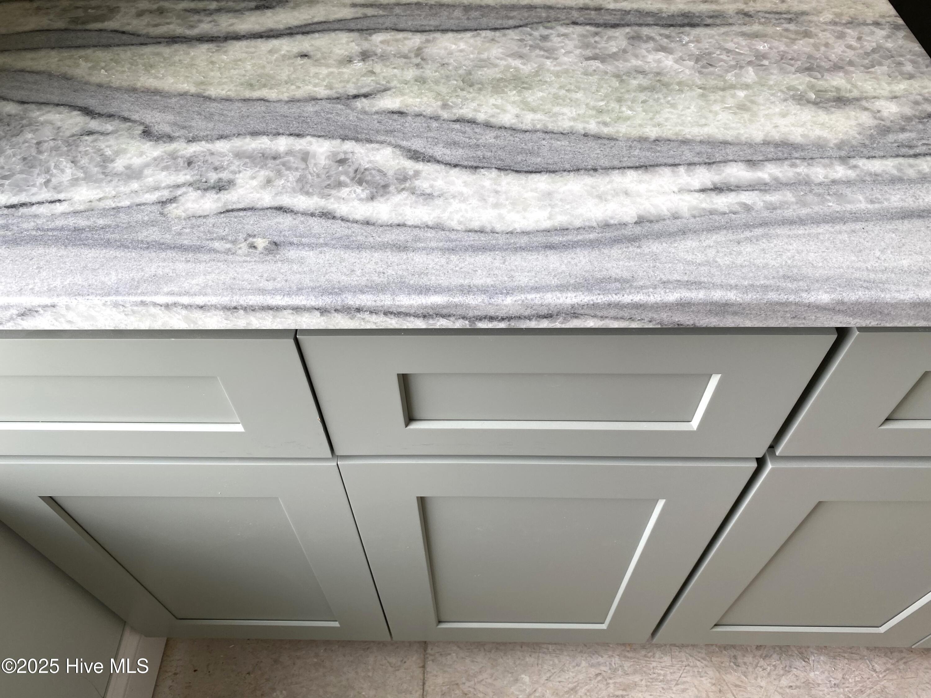 Image 4: Countertop and Cabinets