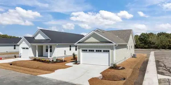 Image 4: 4-web-or-mls-111 Golden Finch Dr 004
