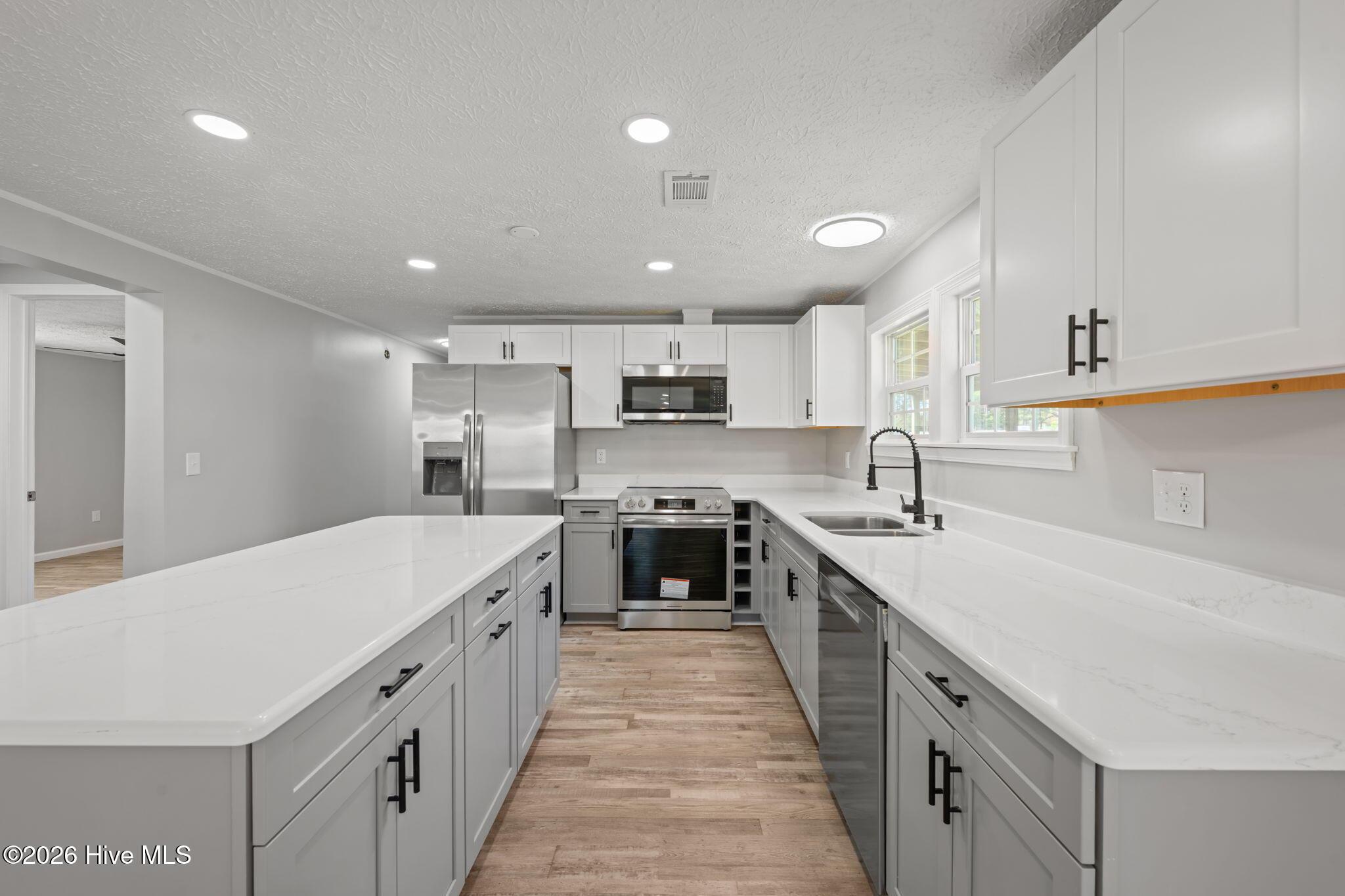 Image 3: 14-web-or-mls-DSC_8158
