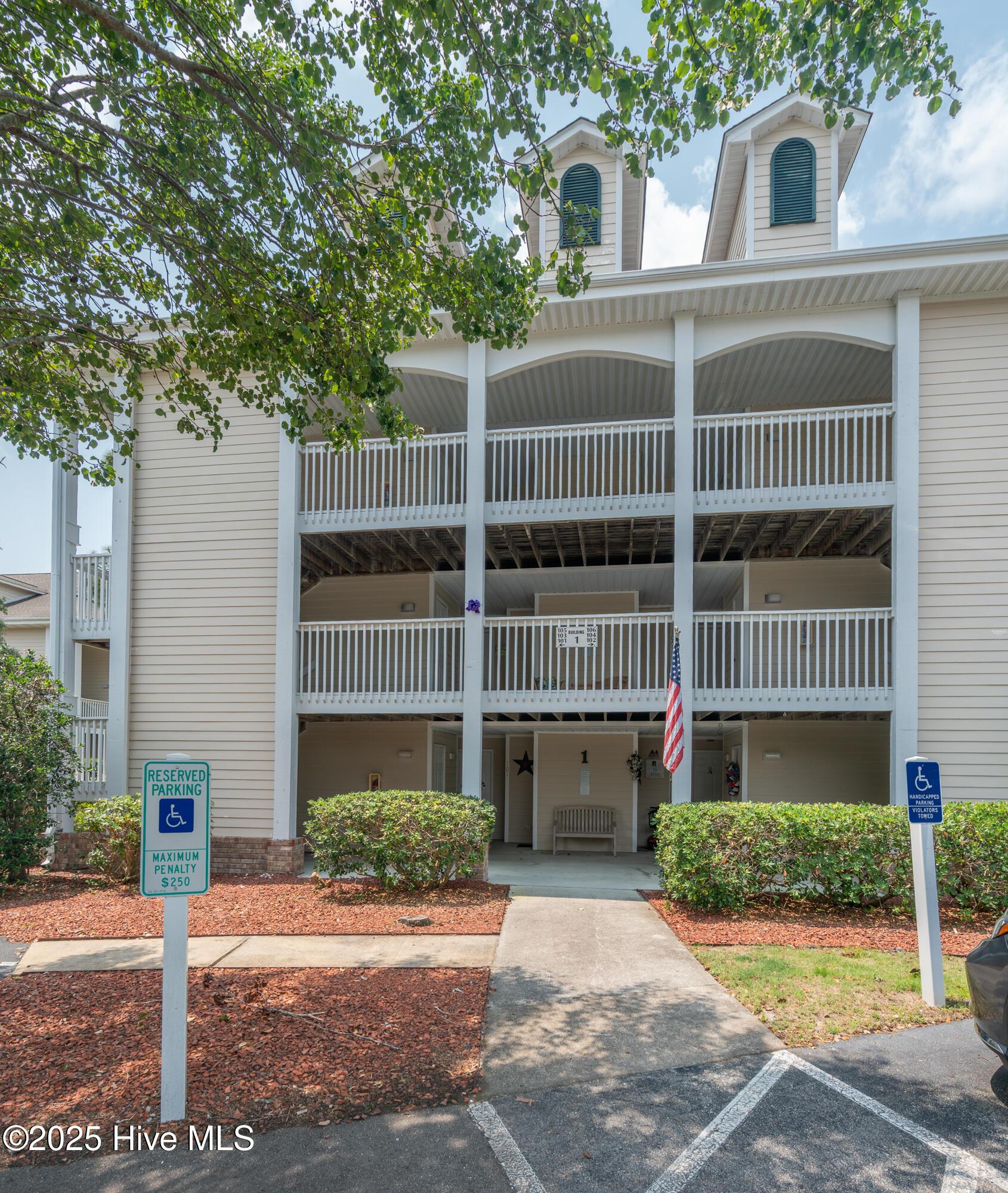 Image 1: Club Villa Unit 104