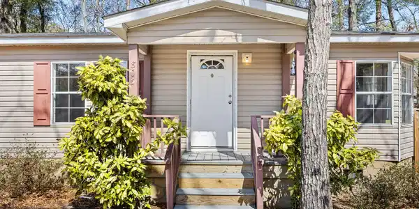 Image 3: 5_front exterior