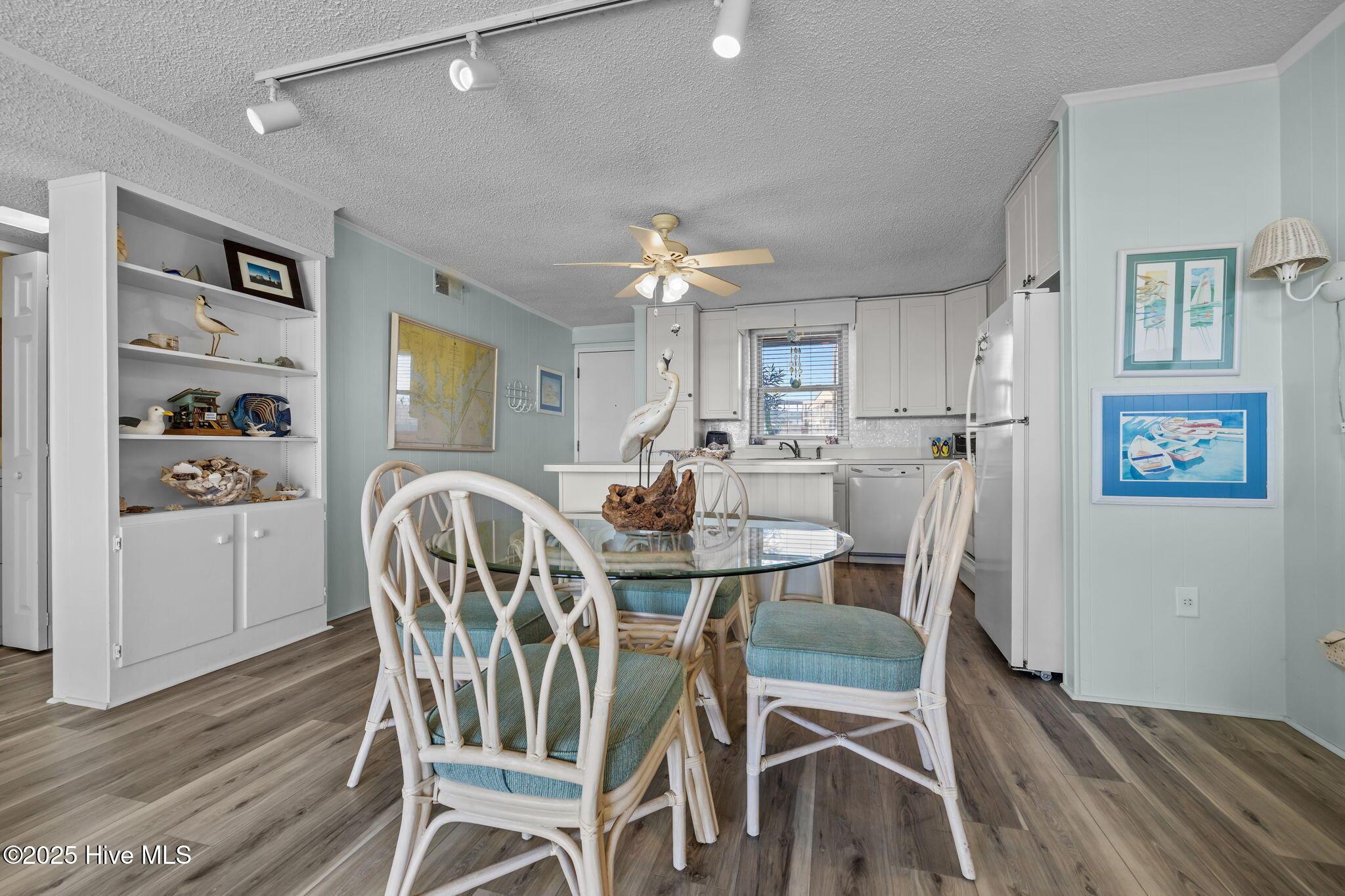 Image 4: Dining Space