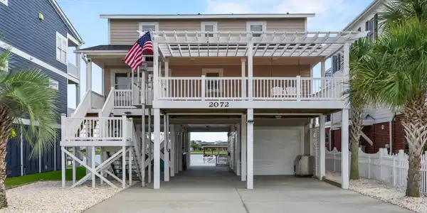 2072 W Sea Aire Canal SW