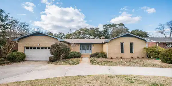 168 Leslie Drive