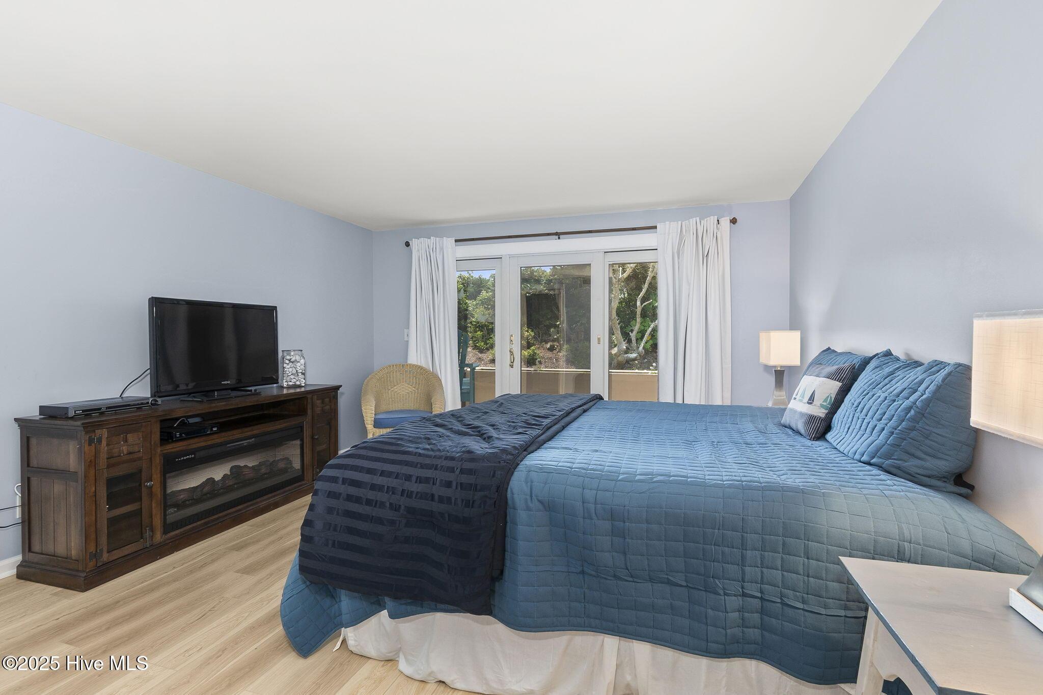 Image 4: Large primary bedroom suite