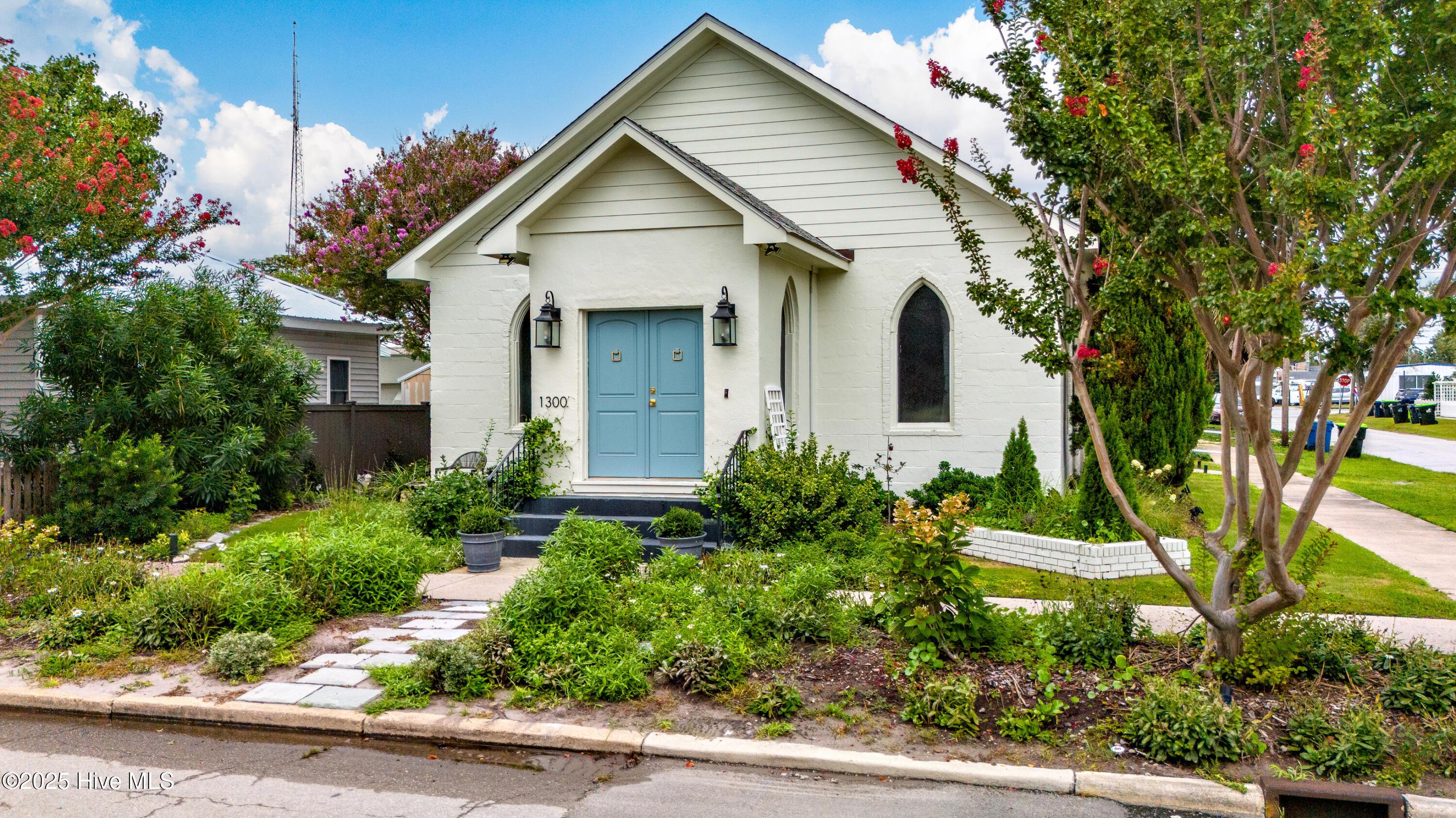 Image 2: 1300 Arendell St. Front of View