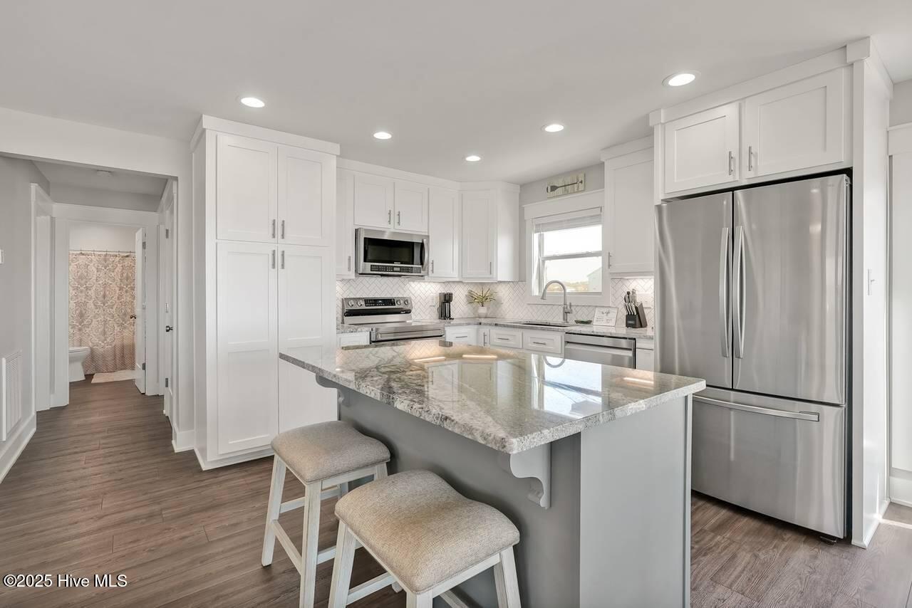 Image 2: 3527 E Beach Drive