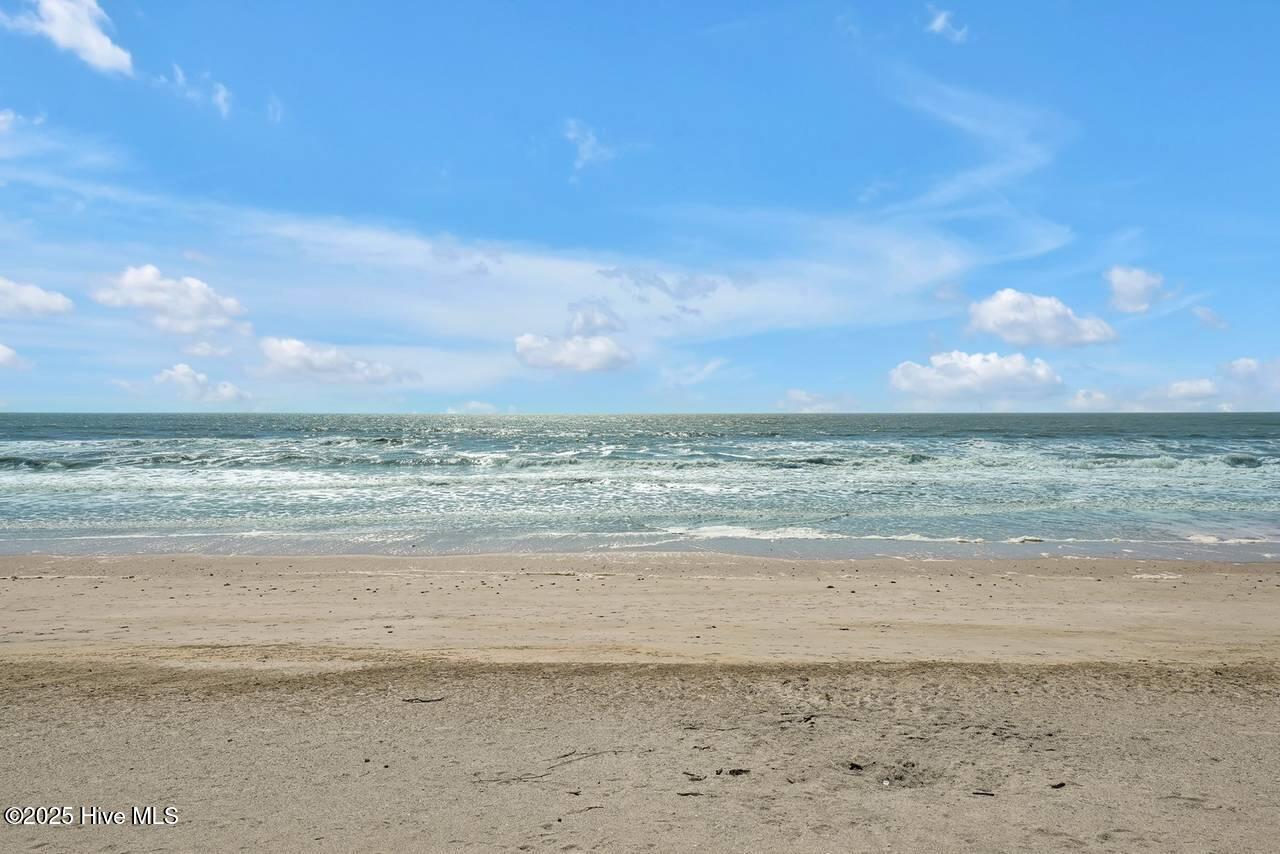 Image 3: 3527 E Beach Drive