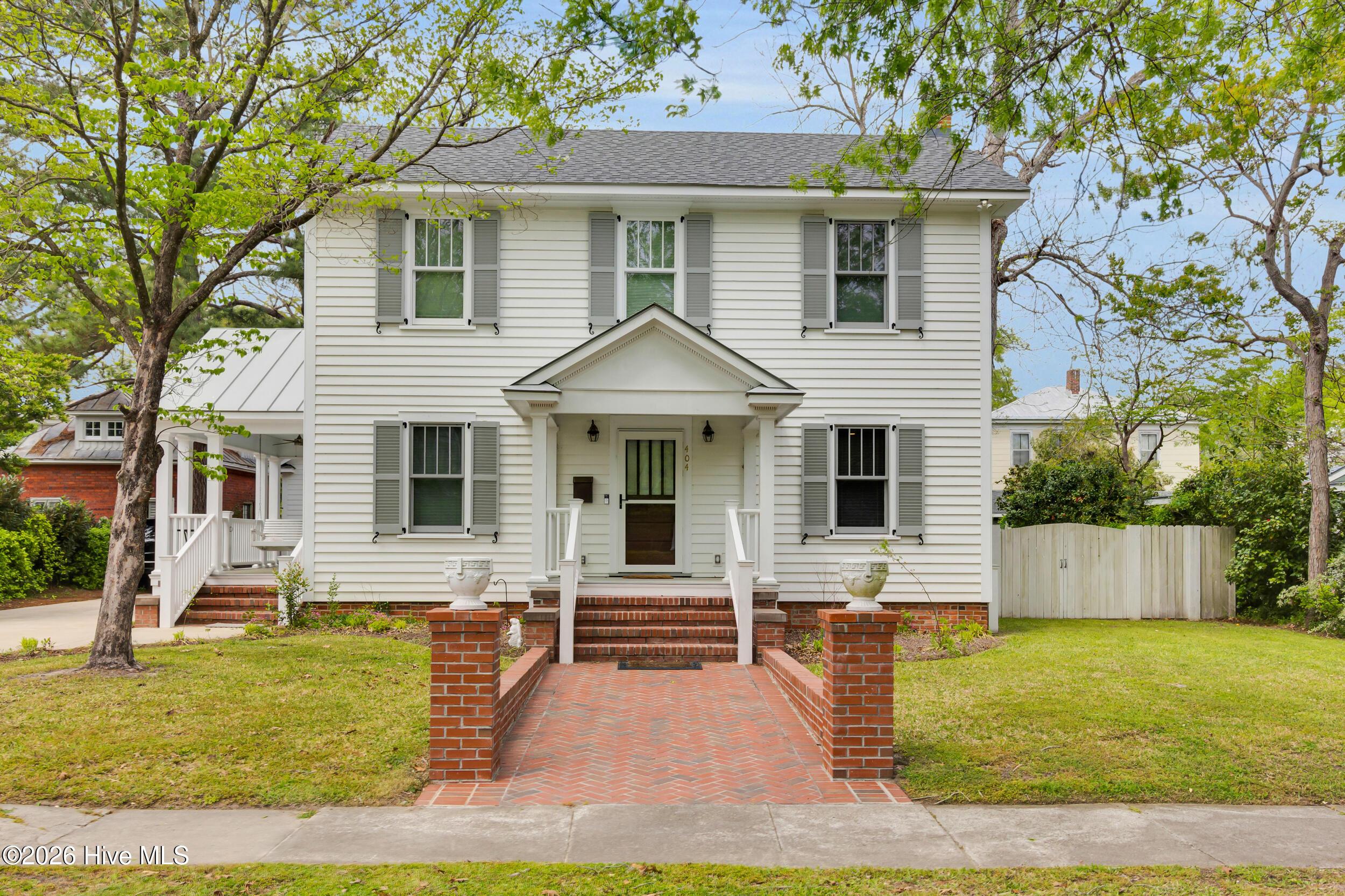 Image 2: 404 Avenue C, New Bern, NC 28560