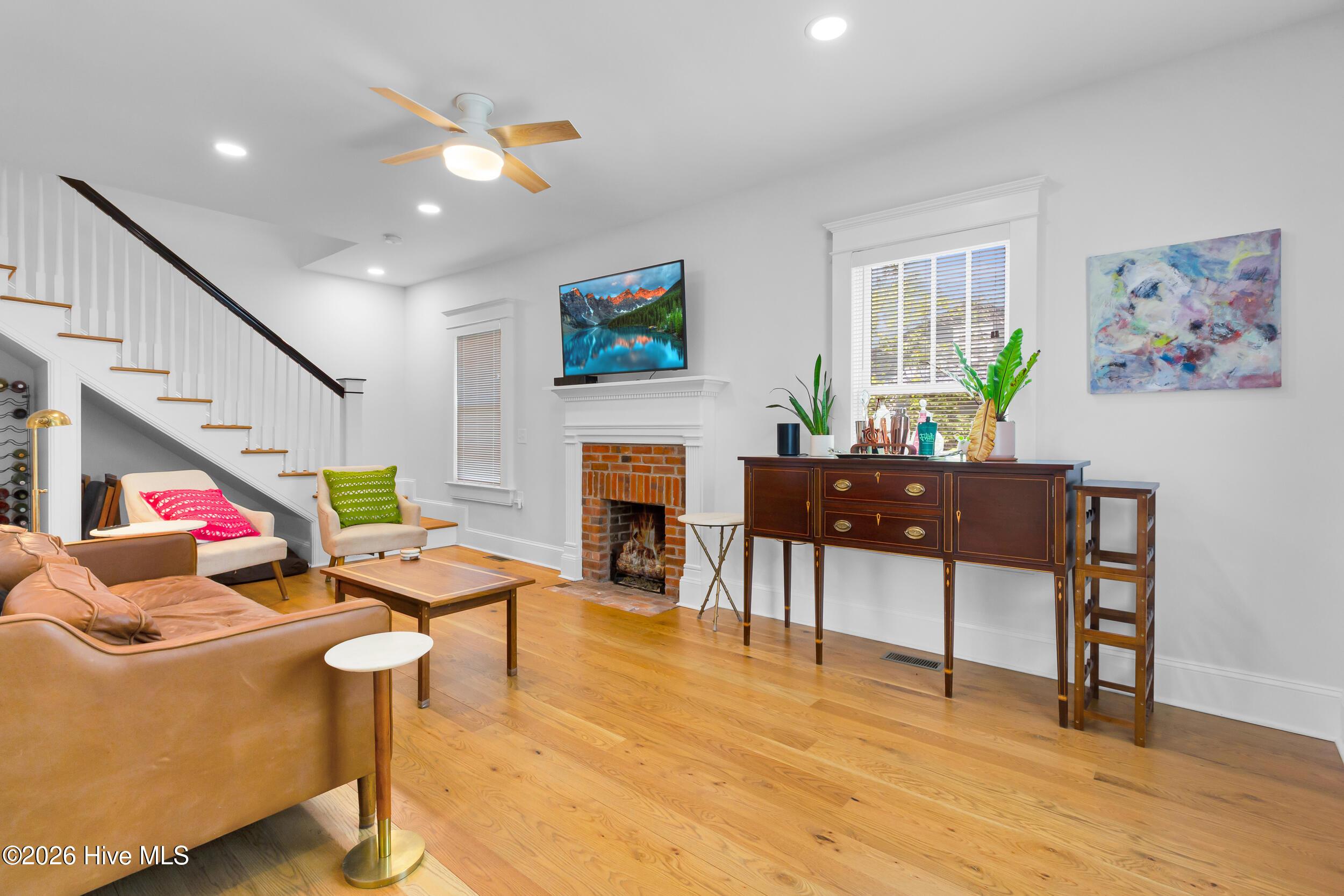 Image 3: 404 Avenue C, New Bern, NC 28560