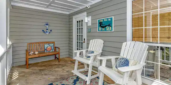 Image 4: Covered Porch